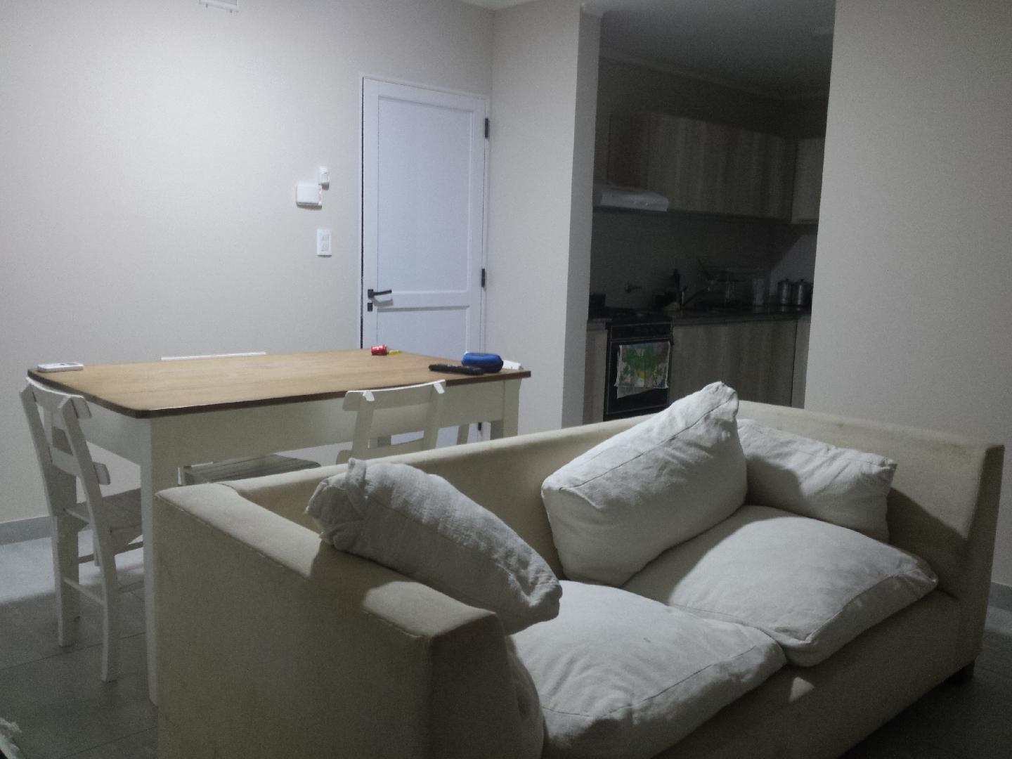 EXCELENTE DEPARTAMENTO UN DORMITORIO,   MEDIA CUADRA DE AV. GARAY.- CHACABUCO. COD. 173