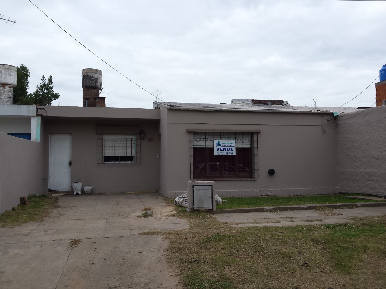 EN VENTA  CASA A MEDIA CUADRA DE AV. GARAY. CHACABUCO.- Cod.05