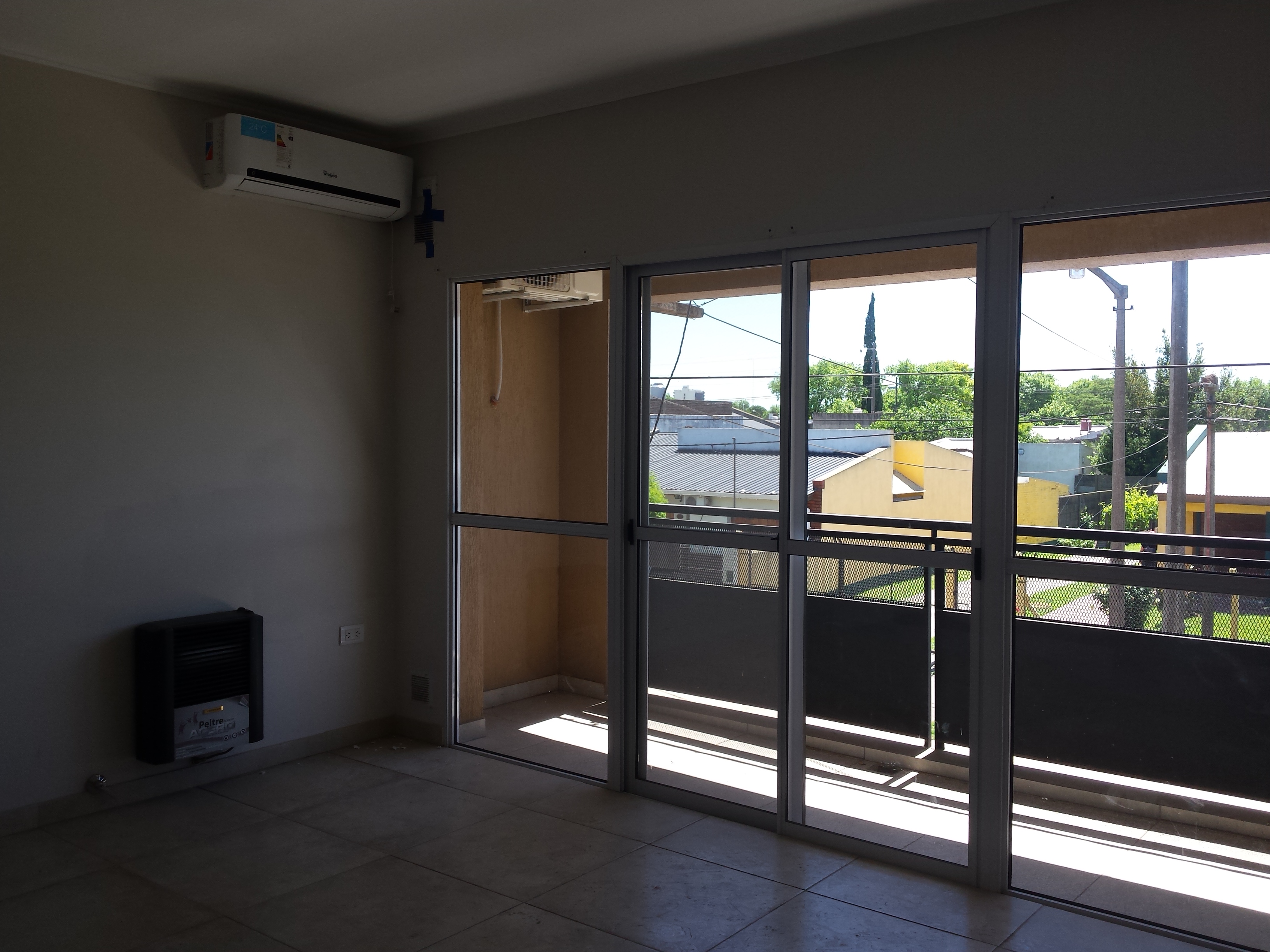 EN VENTA EXCELENTE DEPARTAMENTO UNA HABITACIÓN. TODOS LOS SERVICIOS.- CHACABUCO. COD. 99