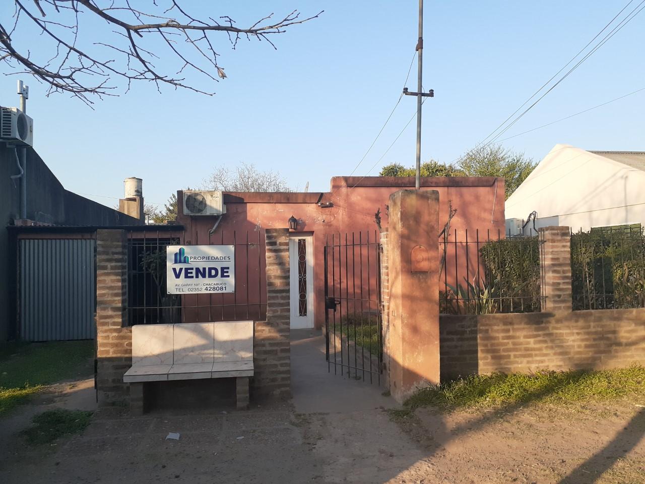 CASA SOBRE AV. ALSINA EN VENTA, LOTE 10mts X 43mts TODOS LOS SERVICIOS.- CHACABUCO. COD. 108