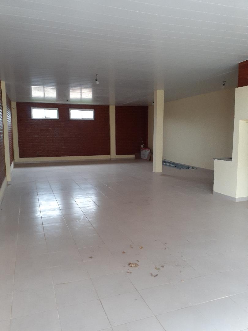 LOCAL A ESTRENAR DE 7mst X 14mts CON BAÑO, EN ALQUILER.-CHACABUCO.  COD. 105