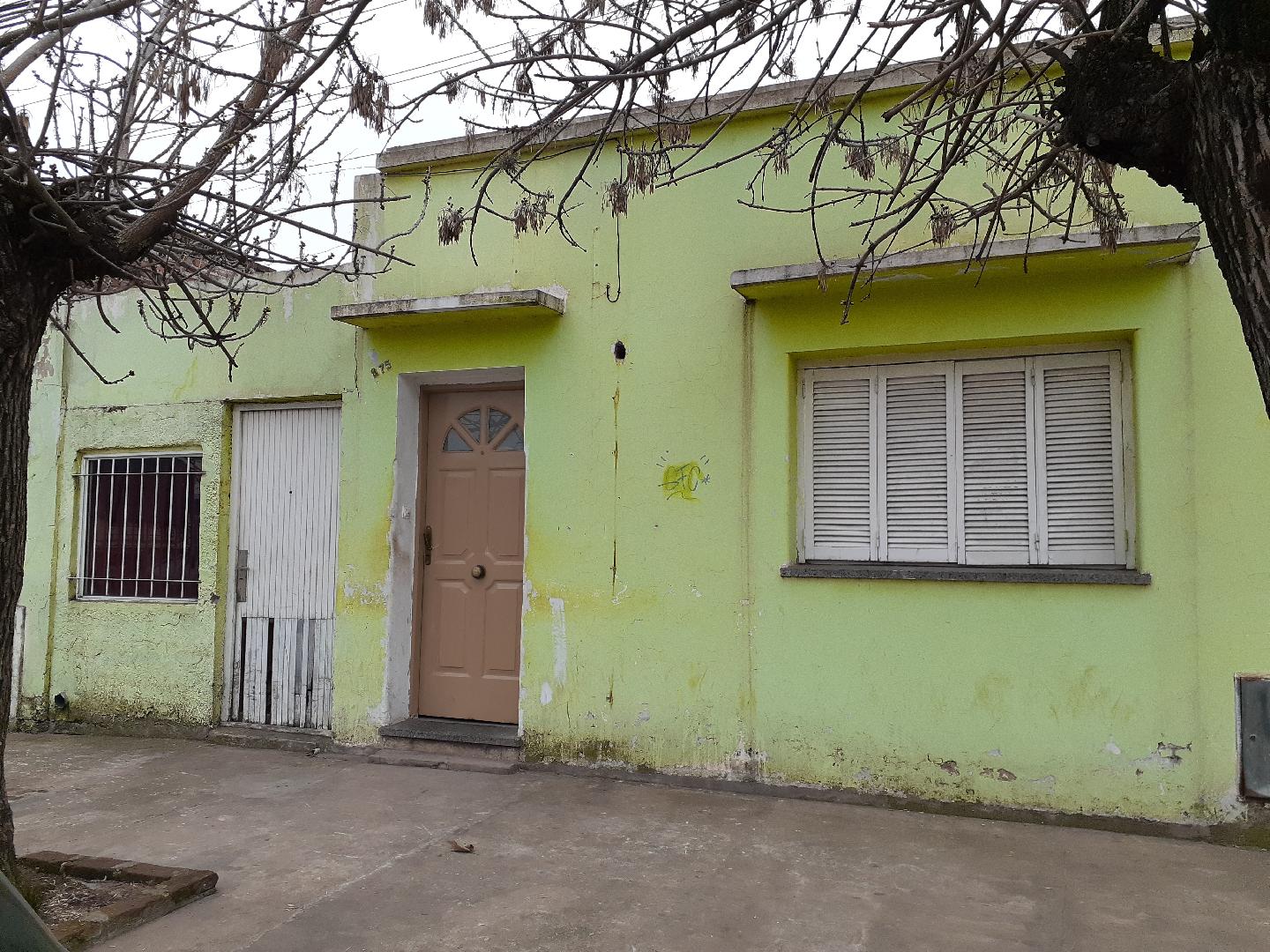 EN VENTA CASA A RECICLAR, MUY BUENA UBICACIÓN.- CHACABUCO.- COD. 149