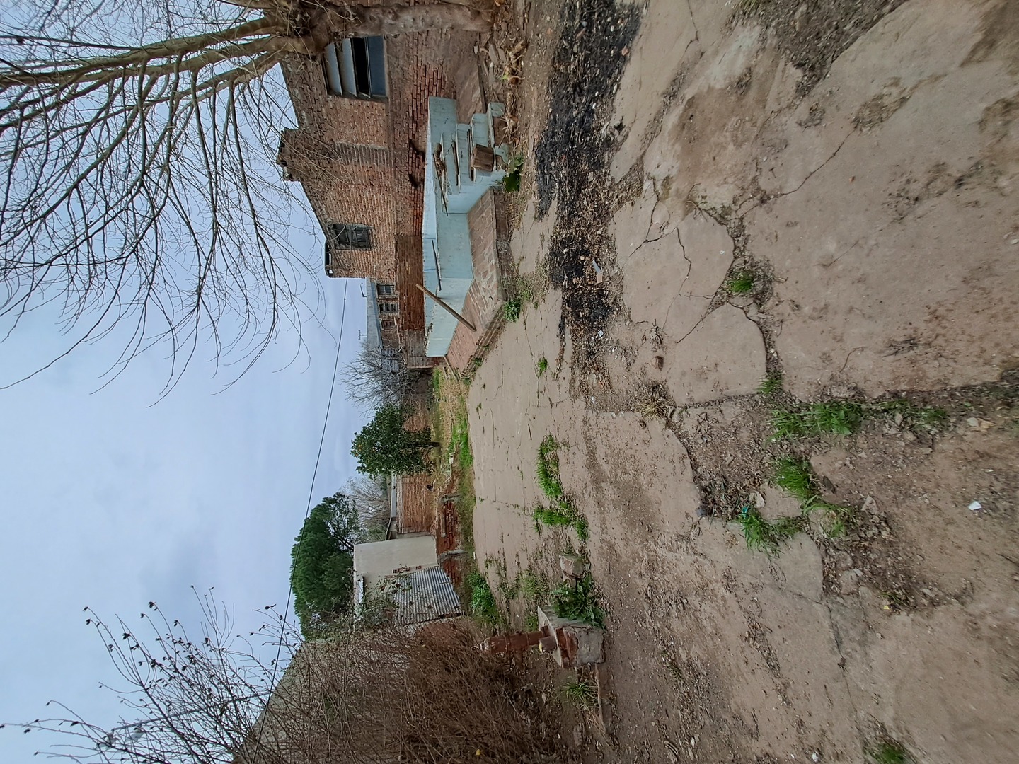 EN VENTA CASA A RECICLAR, CALLE CERVANTES. CHACABUCO.- COD. 242