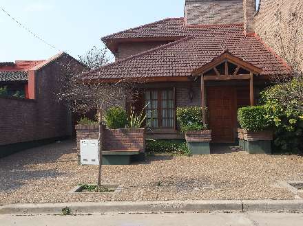 EXCELENTE CHALET EN VENTA. CONSTRUCCIÓN DE PRIMERA CALIDAD. Cod. 04