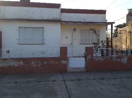 CASA EN VENTA CON LOTE DE 12,75 X 48. TODOS LOS SERVICIOS. Cod. 30