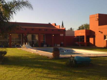 CASA QUINTA EN ALQUILER, 4 HABITACIONES. ZONA RESIDENCIAL. PREMIUM. - CHACABUCO. COD. 57