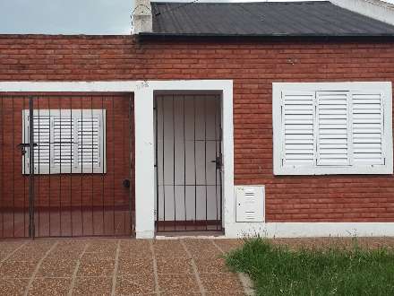 CASA EN ALQUILER, CALLE ITUZAINGO. 2 HABITACIONES. - CHACABUCO. COD. 59