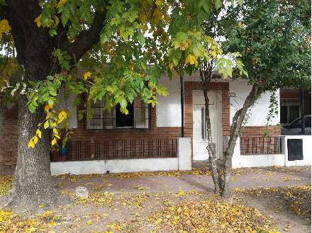  CASA EN ALQUILER DOS HABITACIONES, CALLE SANTA FE.- CHACABUCO. COD.82