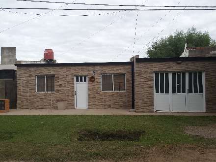 CASA EN VENTA, TRES HABITACIONES. EXCELENTE ESTADO.-  CHACABUCO. COD. 83