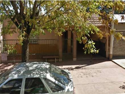 CASA EN ALQUILER DOS DORMITORIOS. TODOS LOS SERVICIOS.- CHACABUCO. COD. 88