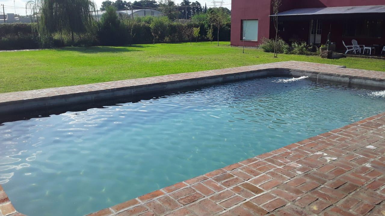 IMPORTANTE CASA QUINTA EN VENTA, ZONA RESIDENCIAL SOBRE CALLE TONELLI.- CHACABUCO. COD. 63
