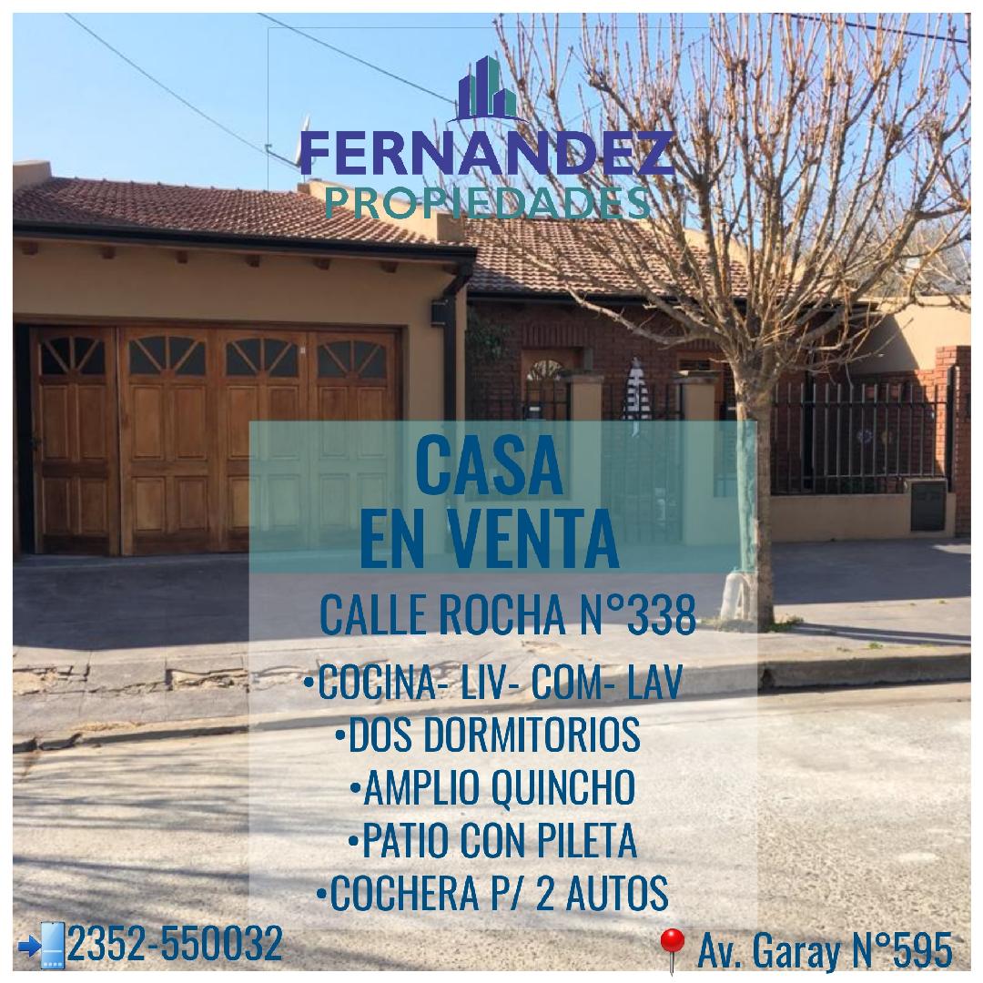 CASA EN VENTA, DOS DORMITORIO Y PATIO CON PILETA.  CHACABUCO.- COD.225