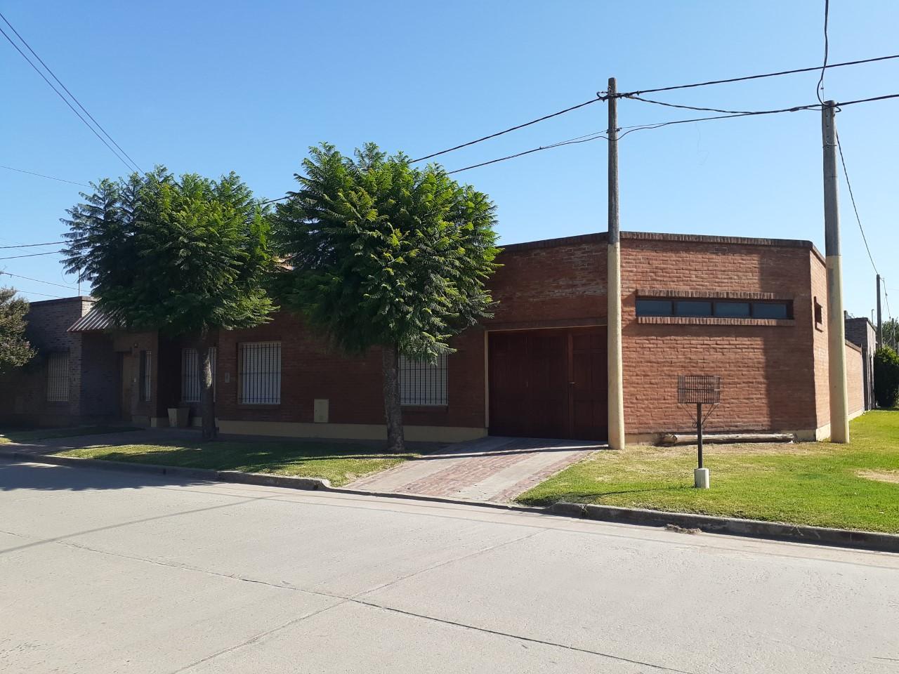 EN VENTA CASA DOS HABITACIONES, EN EXCELENTE ESTADO. BARRIO COOPERATIVA.- CHACABUCO. COD. 130